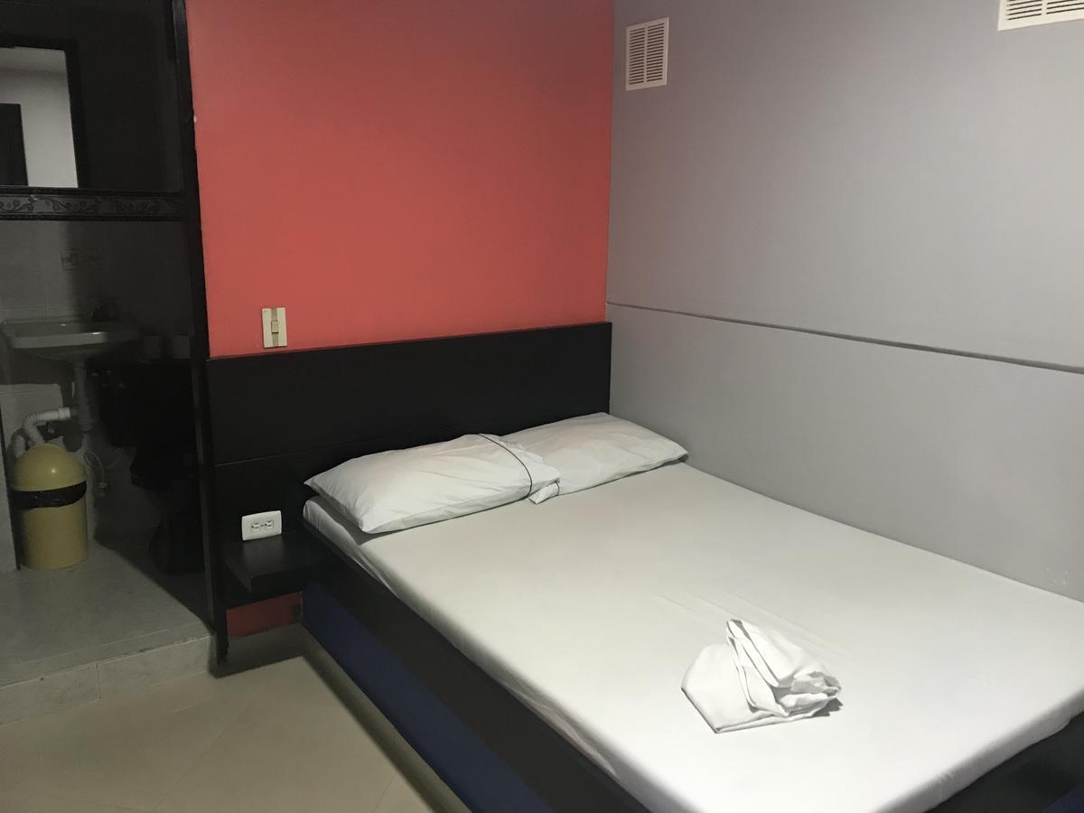 Hotel Calipso Marinilla Extérieur photo